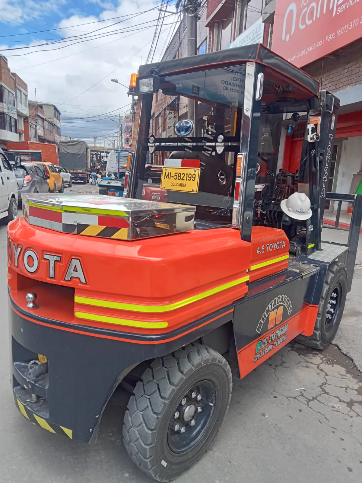 Montacargas NG en servicio 8